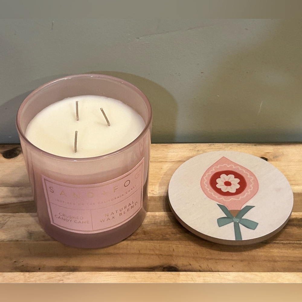 Brand new Sand and Fog Crushed Candy Cane Triple Wick Candle. - Picture 7 of 8